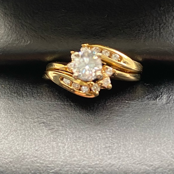 🌴 14-K Gold Wedding Band Set - Picture 13 of 14